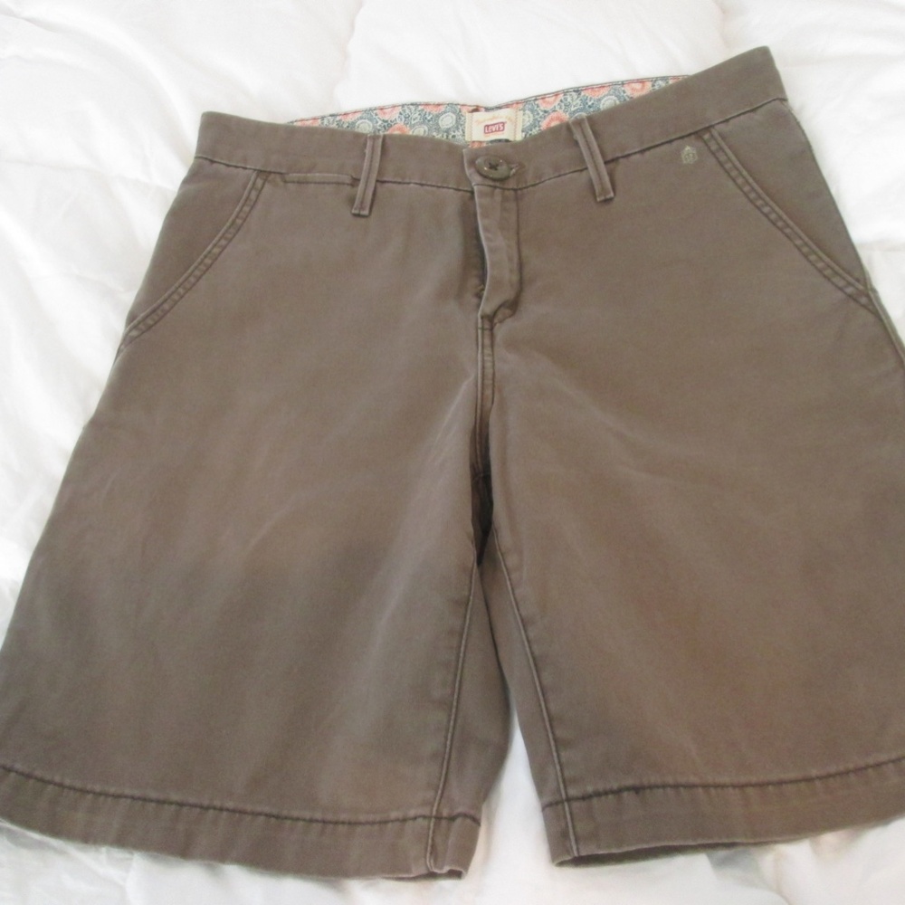Levi's Bermuda Shorts - Size 8